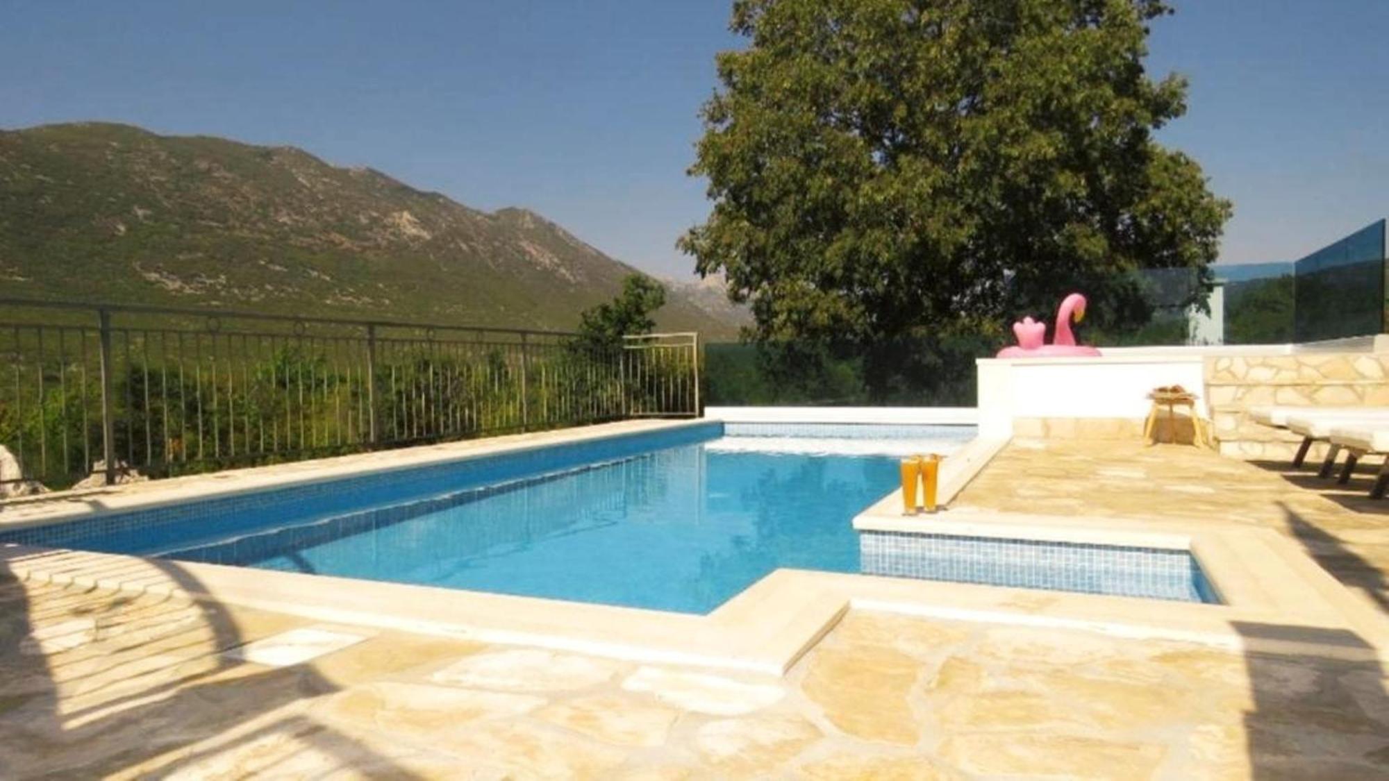 Villa Dvori Stipanovi With Heated Pool And Jacuzzi Donje Rascane Exterior foto